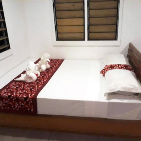 Ratu Kini Backpackers And Dive Resort Mana Buitenkant foto