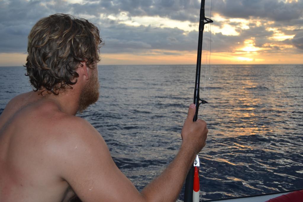 Ratu Kini Backpackers And Dive Resort Mana Buitenkant foto