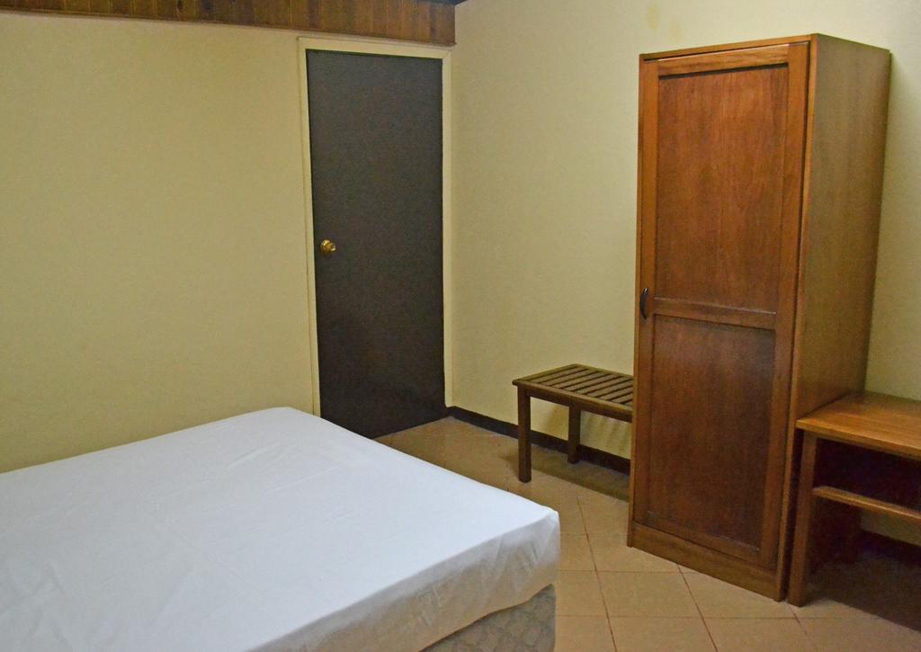 Ratu Kini Backpackers And Dive Resort Mana Kamer foto
