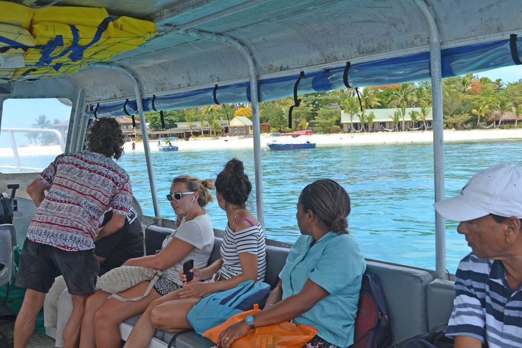 Ratu Kini Backpackers And Dive Resort Mana Buitenkant foto