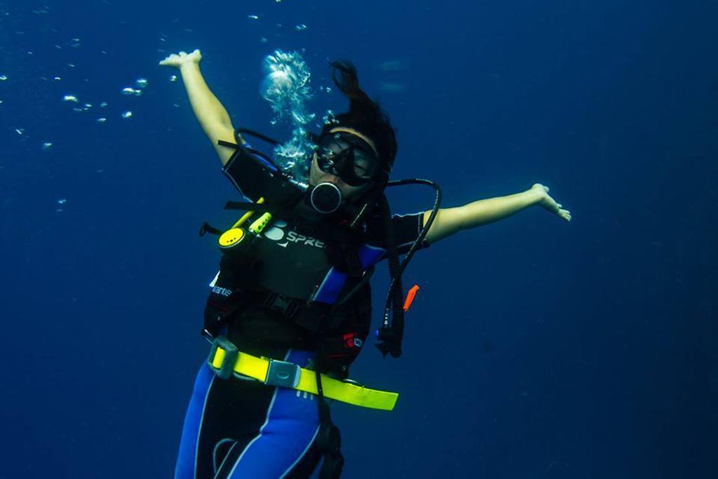 Ratu Kini Backpackers And Dive Resort Mana Buitenkant foto