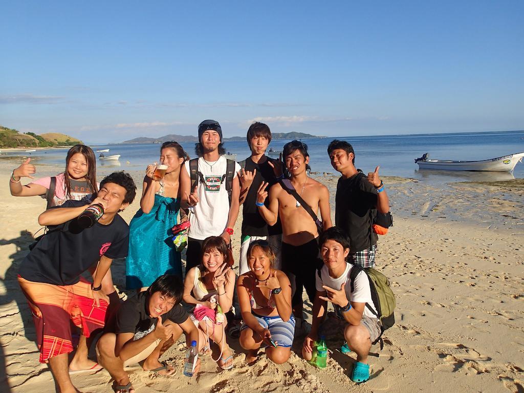 Ratu Kini Backpackers And Dive Resort Mana Buitenkant foto