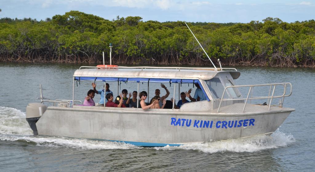 Ratu Kini Backpackers And Dive Resort Mana Buitenkant foto