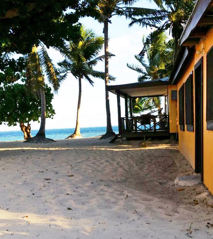 Ratu Kini Backpackers And Dive Resort Mana Buitenkant foto