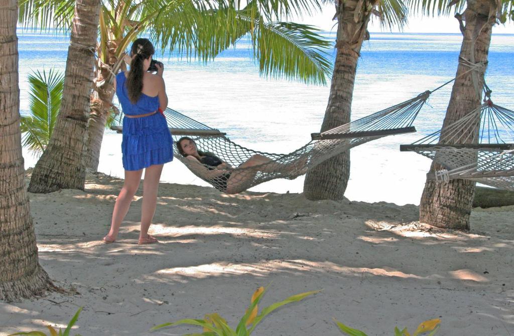 Ratu Kini Backpackers And Dive Resort Mana Buitenkant foto