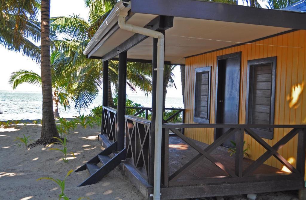 Ratu Kini Backpackers And Dive Resort Mana Kamer foto