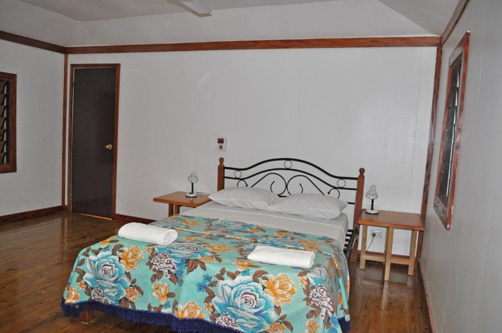 Ratu Kini Backpackers And Dive Resort Mana Buitenkant foto